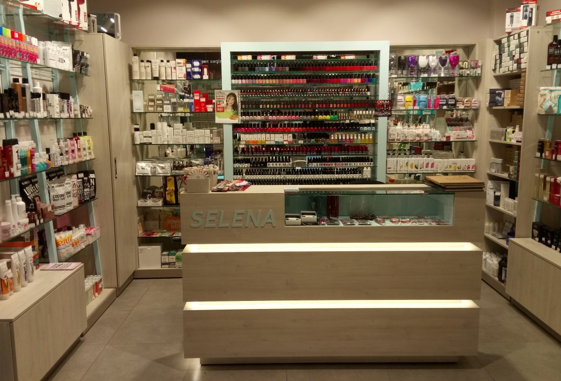 selena_retail1
